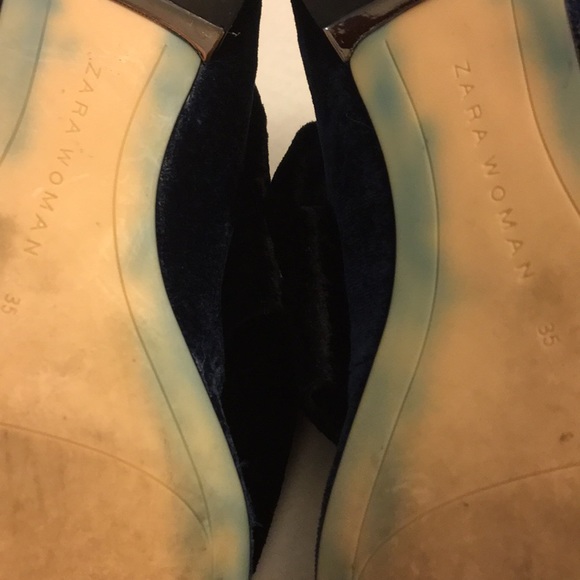 Zara Women Black Blue Velvet Flats Shoes Size 35 - Picture 8 of 8